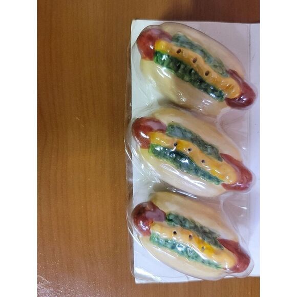 Salt & Pepper Shaker Set Hamburger & Hotdog Boston Warehouse #A31 - Picture 6 of 6